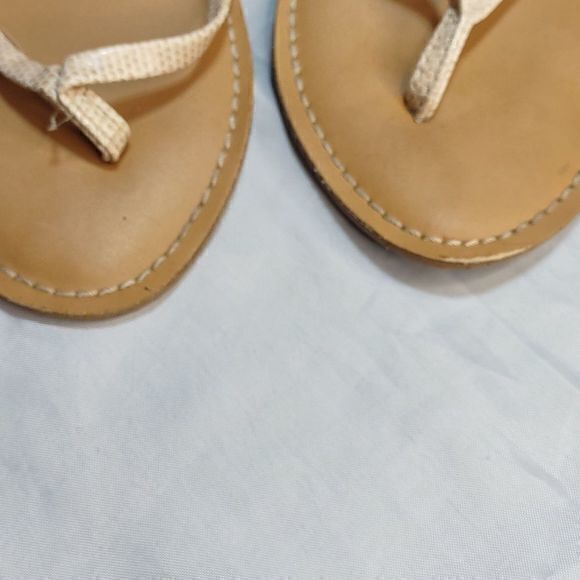 Old Navy Creamy Snakeskin Strap Flat Thongs - See Measurements - Picture 3 of 4